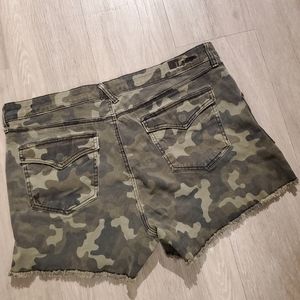 Army shorts size 16